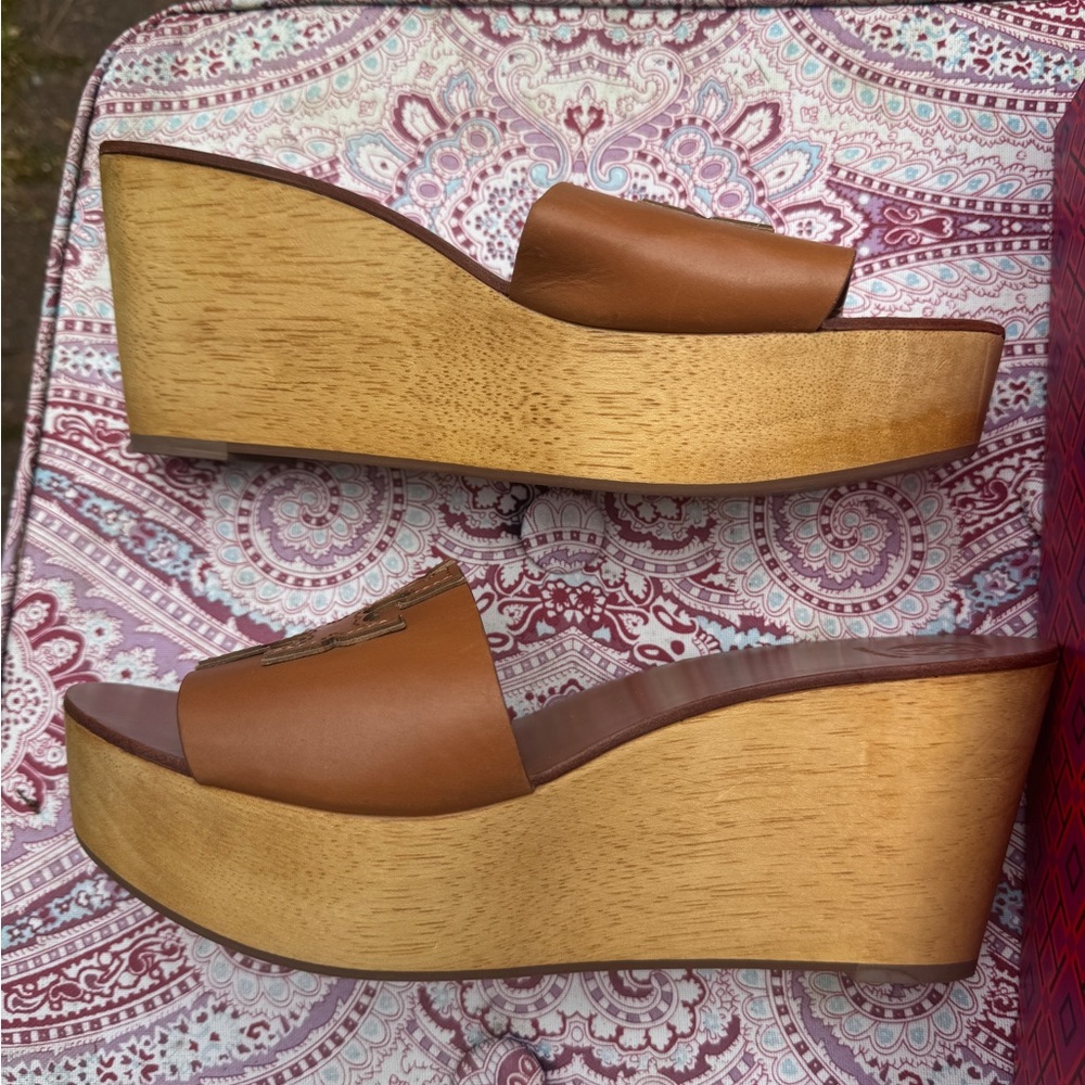 Tory Burch Tan and Gold Ines Wedge Slides - Picture 2 of 8